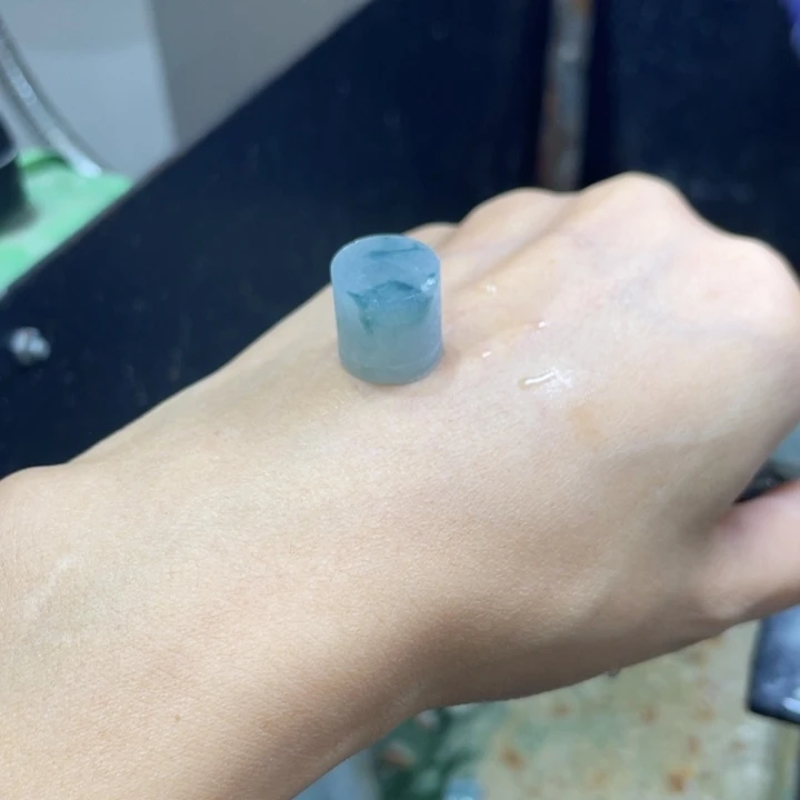 艾***粒未镶嵌定制翡翠边角料