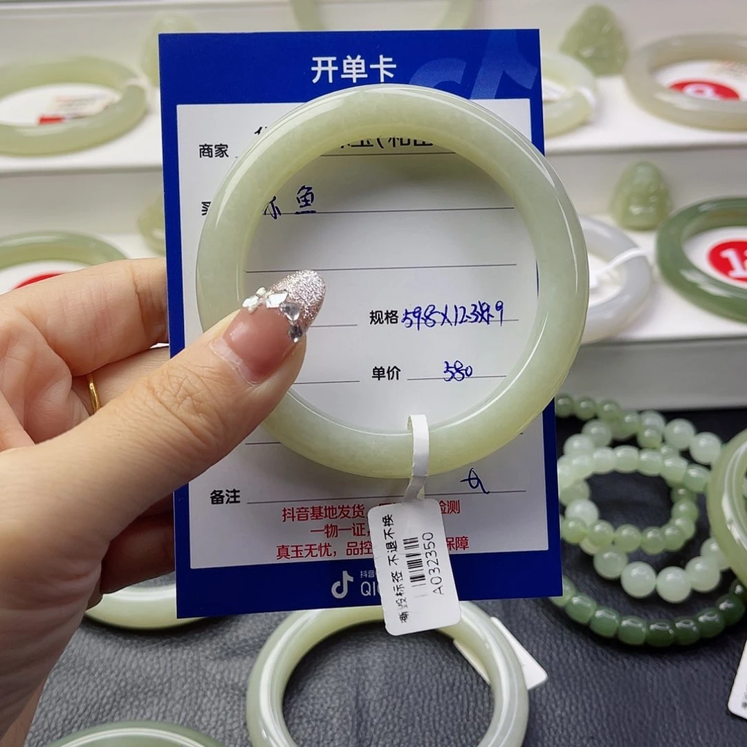 和田玉手镯未镶嵌?***ᐝ