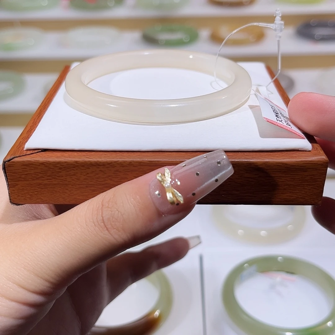 和田玉未镶嵌手镯藕粉