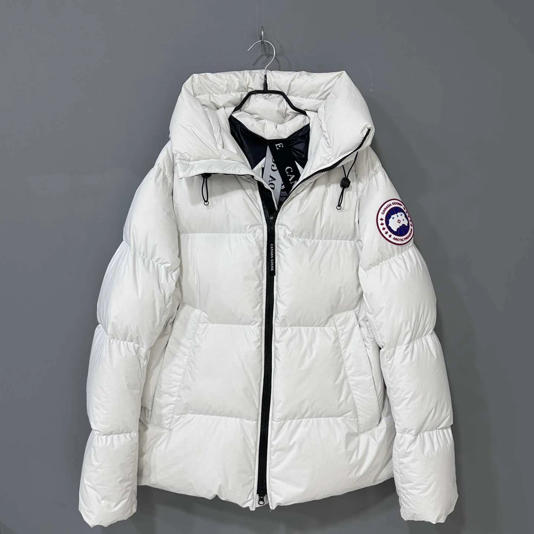99新 CANADA GOOSE 胶囊系列袖标羽绒服/m码/55544