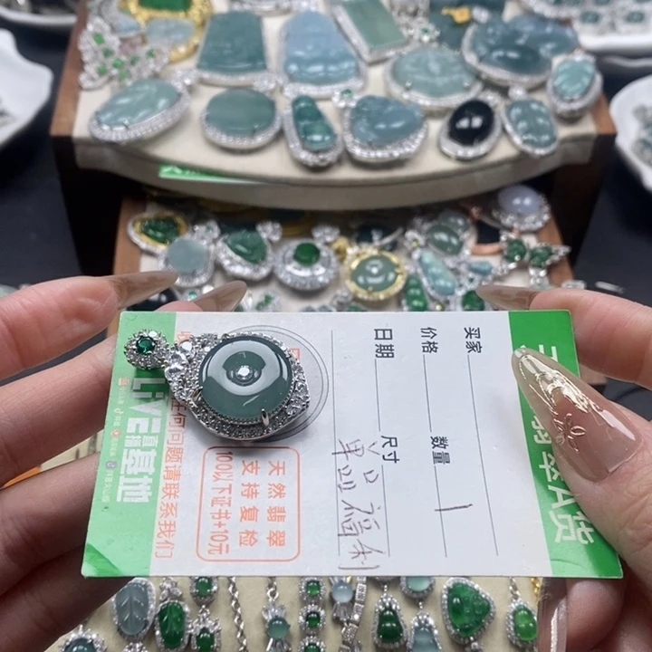 翡翠颈饰未镶嵌翡翠