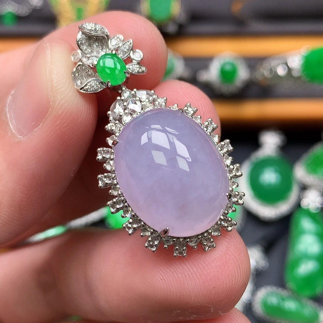 翡翠18K金镶嵌颈饰