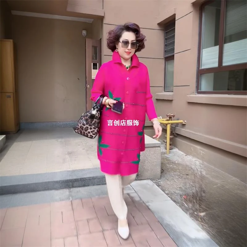 303长袖翻领三宅褶皱印花钉珠开衫连衣裙春装气质宽松中长款风衣