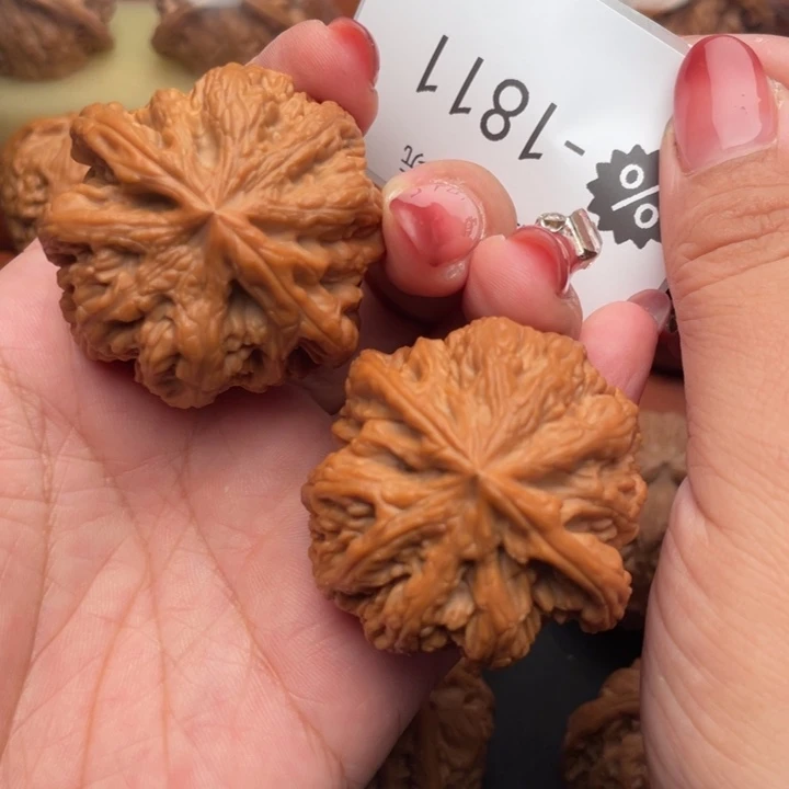 吊坠文玩核桃45大粗筋