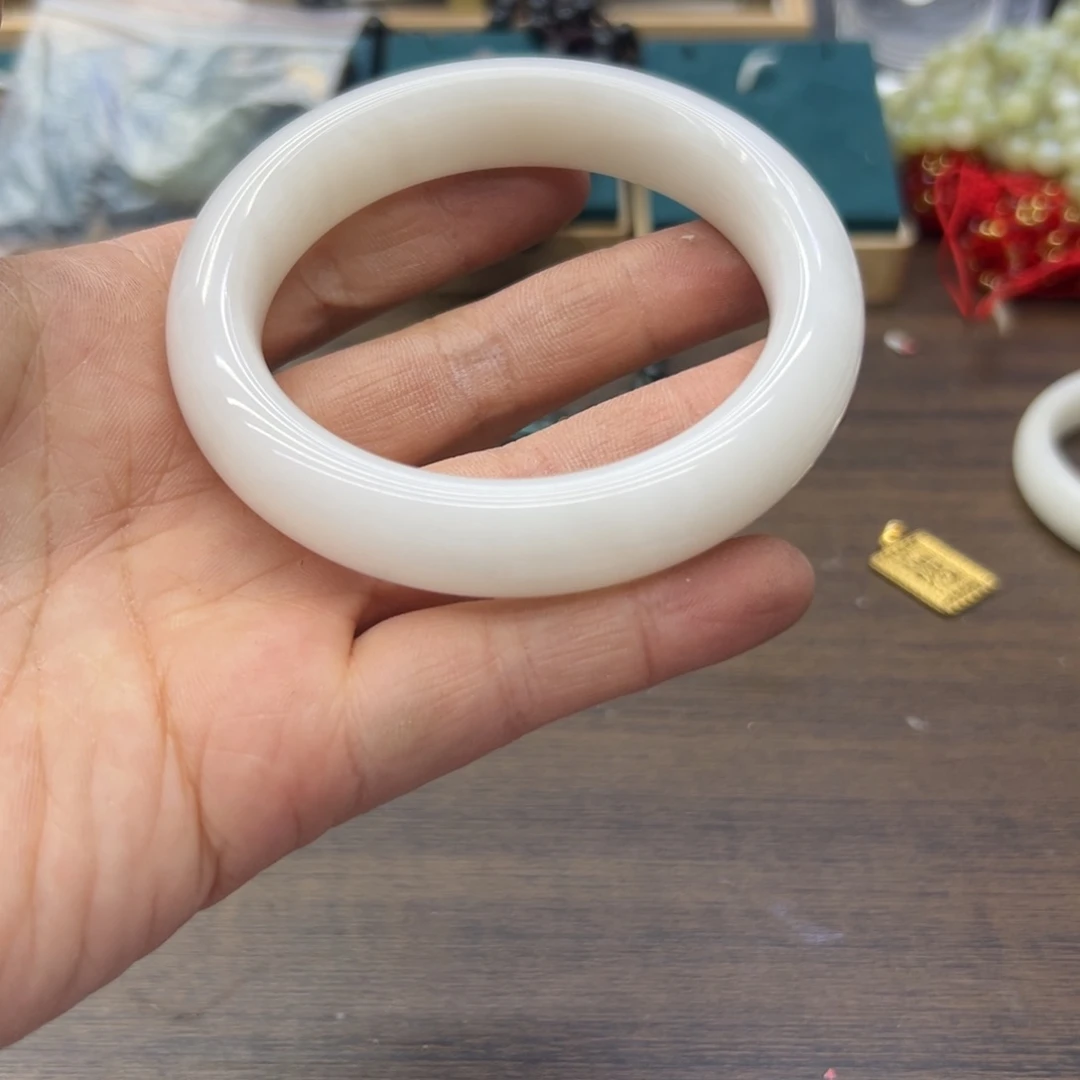 和田玉未镶嵌手镯61.2圈围1337瑕