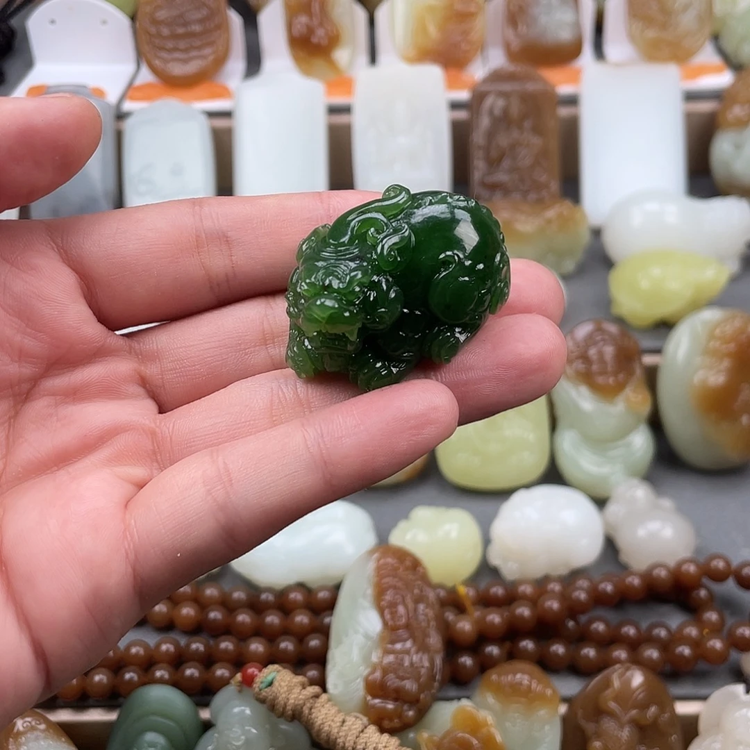 雄***鹰颈饰未镶嵌和田玉
