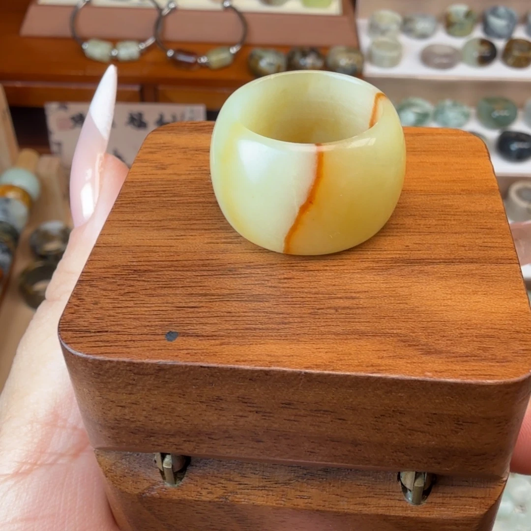 蛇纹石玉未镶嵌戒指内径18.5