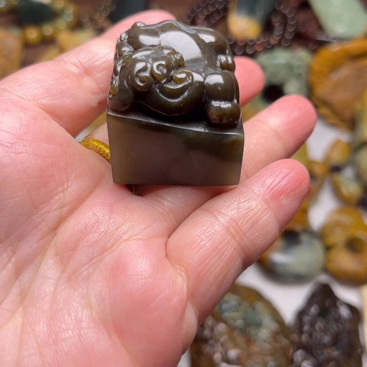 雅***凡岫岩河磨玉（透闪石质玉）未镶嵌珠宝奇石