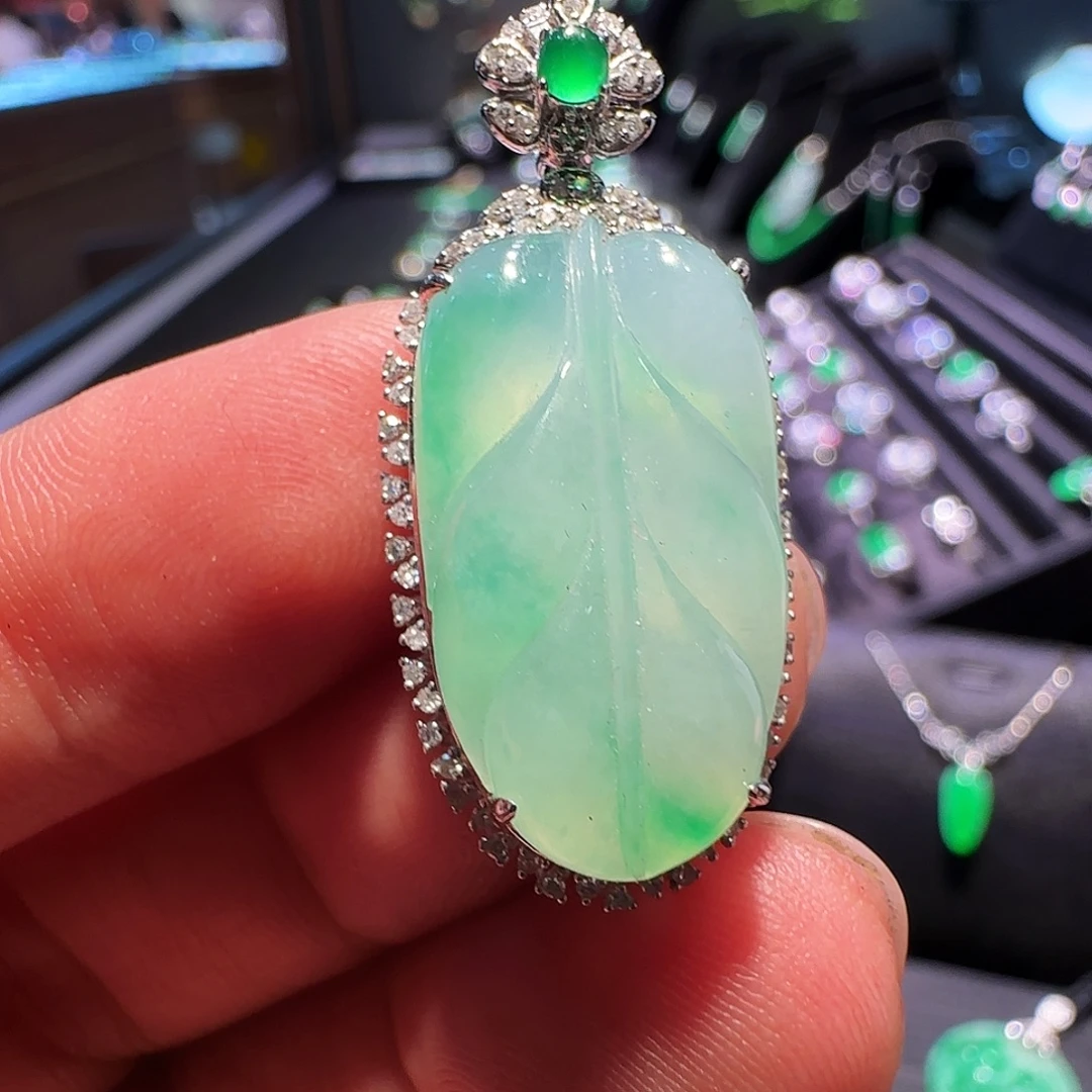 翡翠18K金镶嵌颈饰