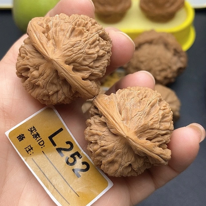 文玩核桃把件水龙纹