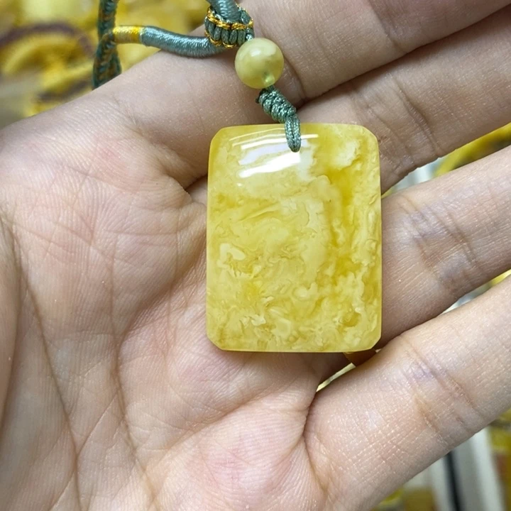 蜜蜡未镶嵌裸石吊坠