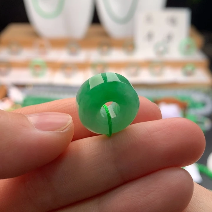 翡翠未镶嵌颈饰天然缅甸A货翡翠