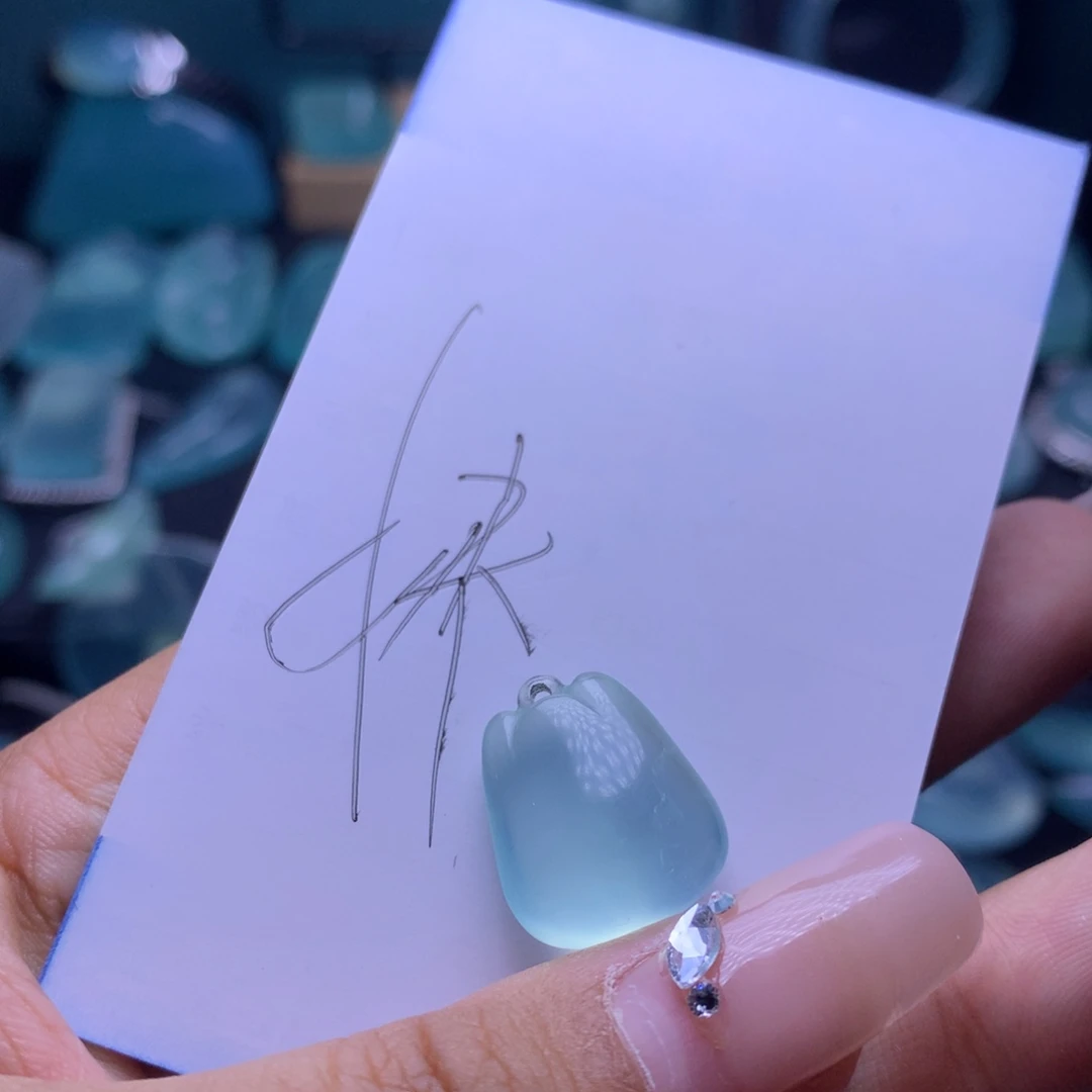 蛇纹石玉吊坠未镶嵌