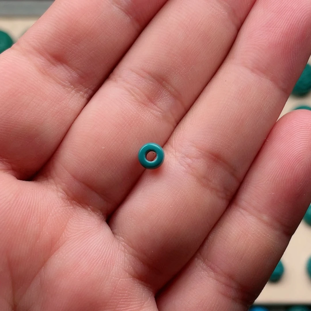 【闪购商品】玻璃颈饰线束尺寸5.4×4过1.5双线