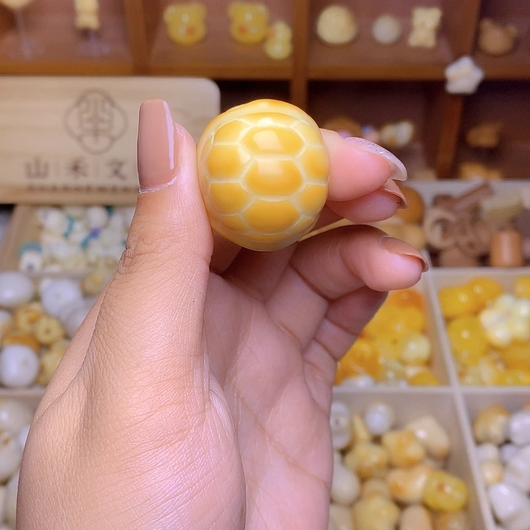 w***k吊坠猴头核桃富甲