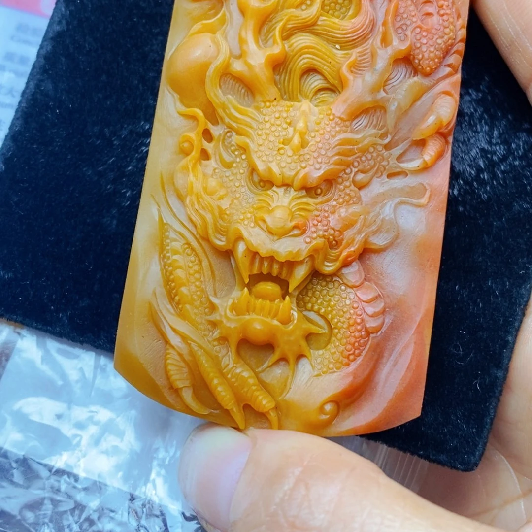 未镶嵌石英质玉（黄龙玉）颈饰