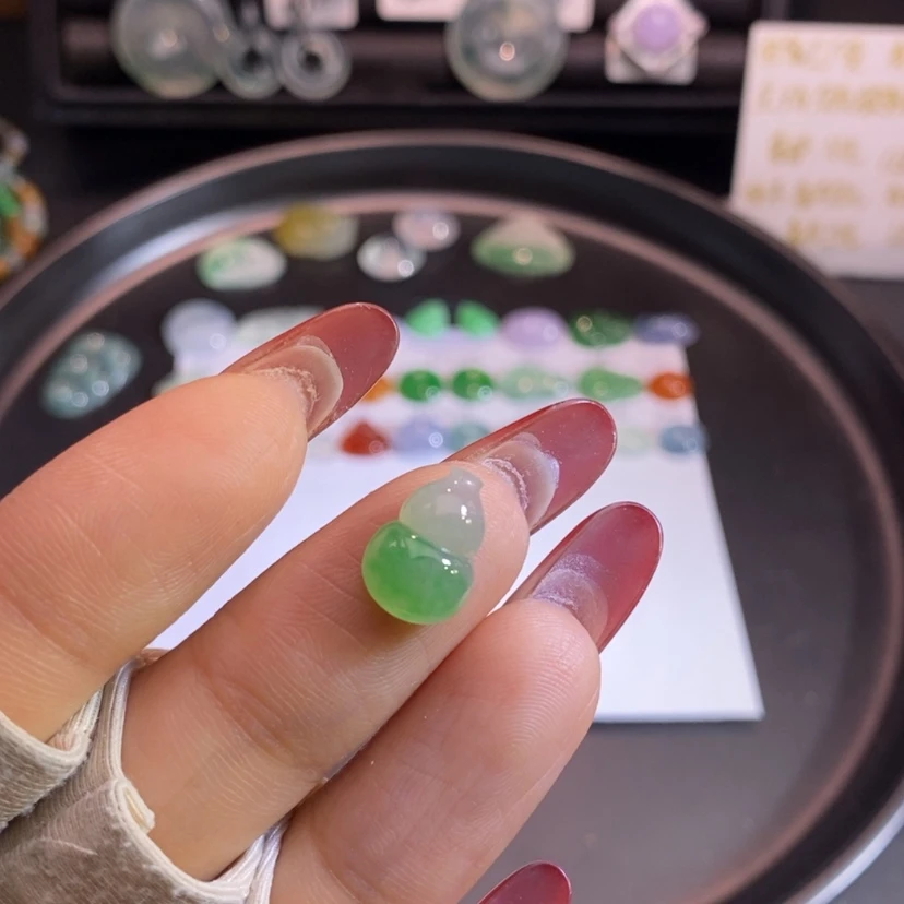 【闪购商品】翡翠挂件未镶嵌葫芦