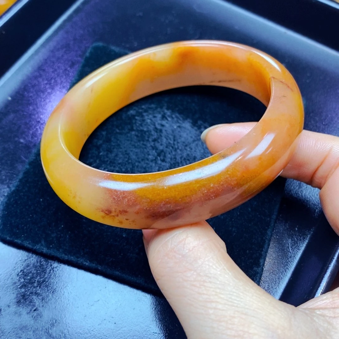 未镶嵌石英质玉（黄龙玉）颈饰