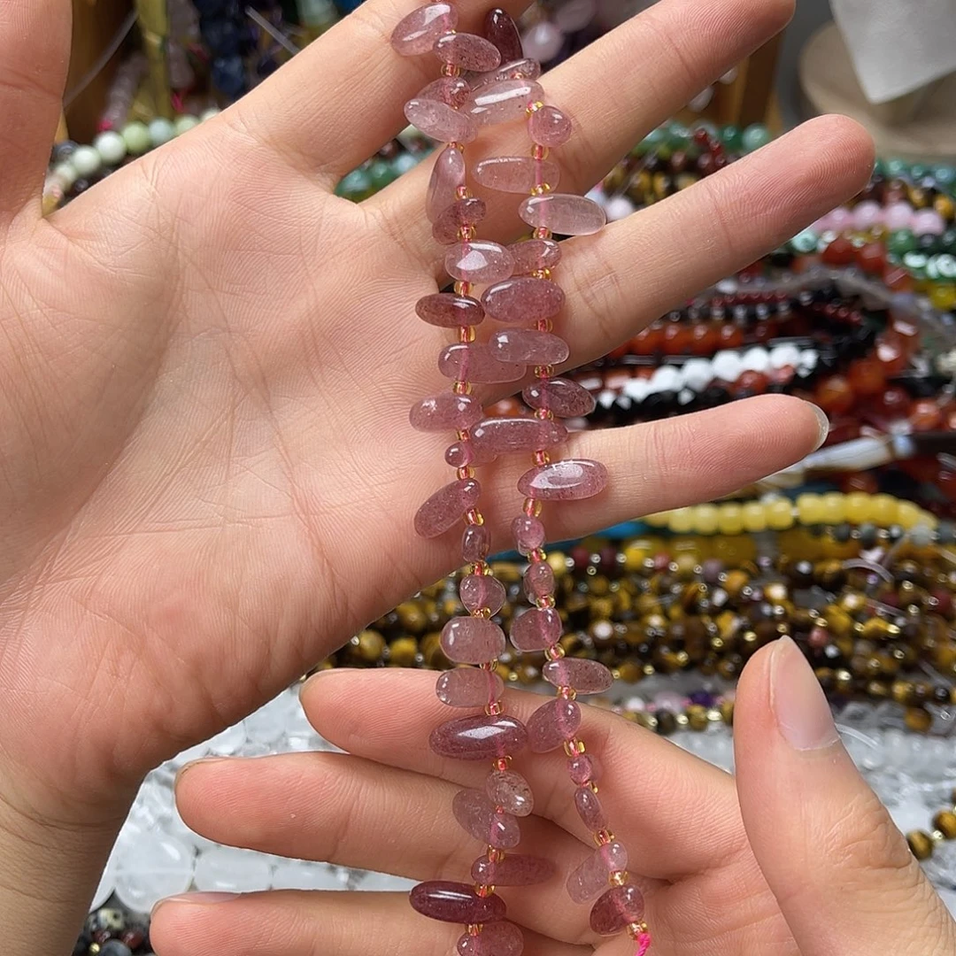 玛瑙/玉髓未镶嵌珠宝半成品草莓晶长牙一条