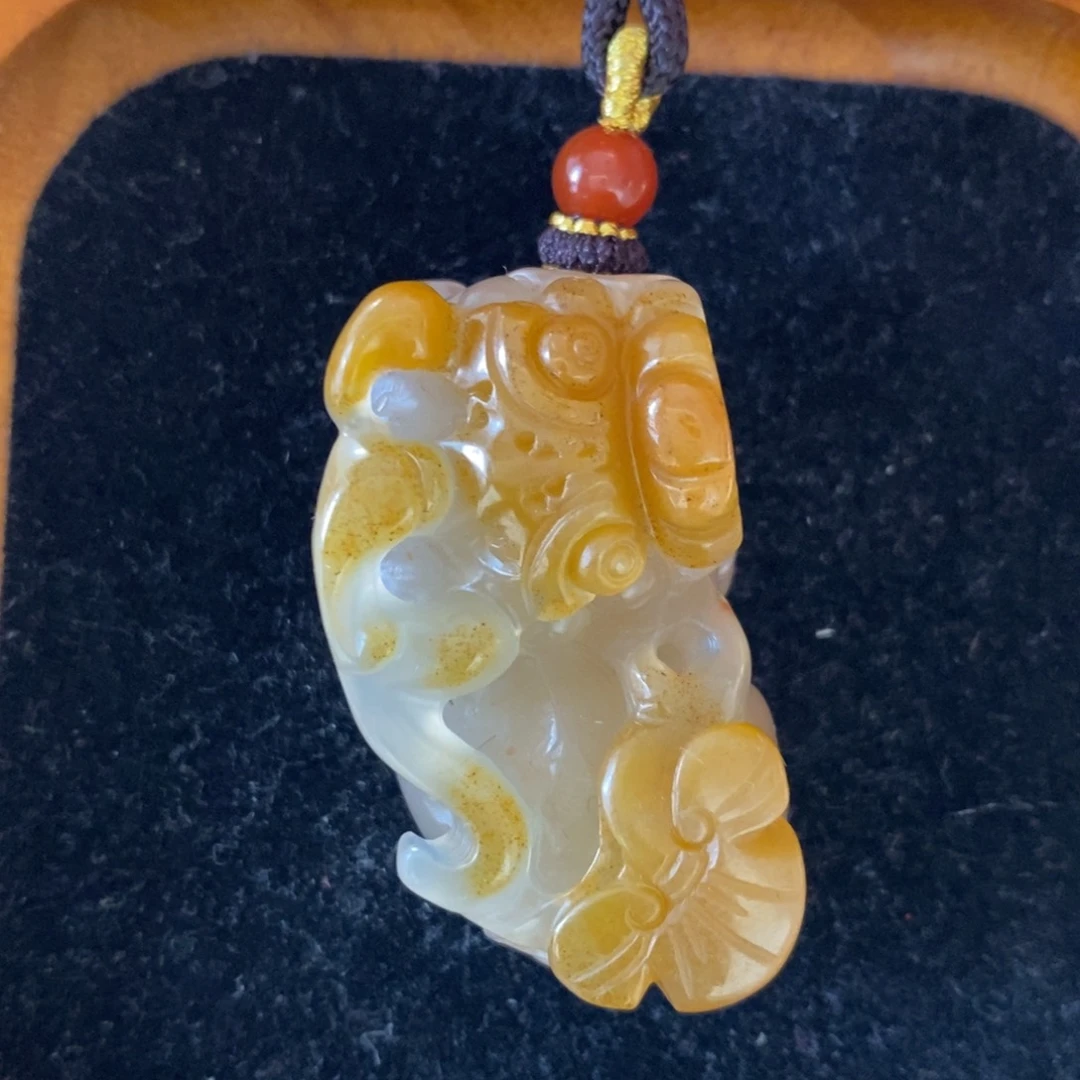 石英质玉（黄龙玉）颈饰未镶嵌