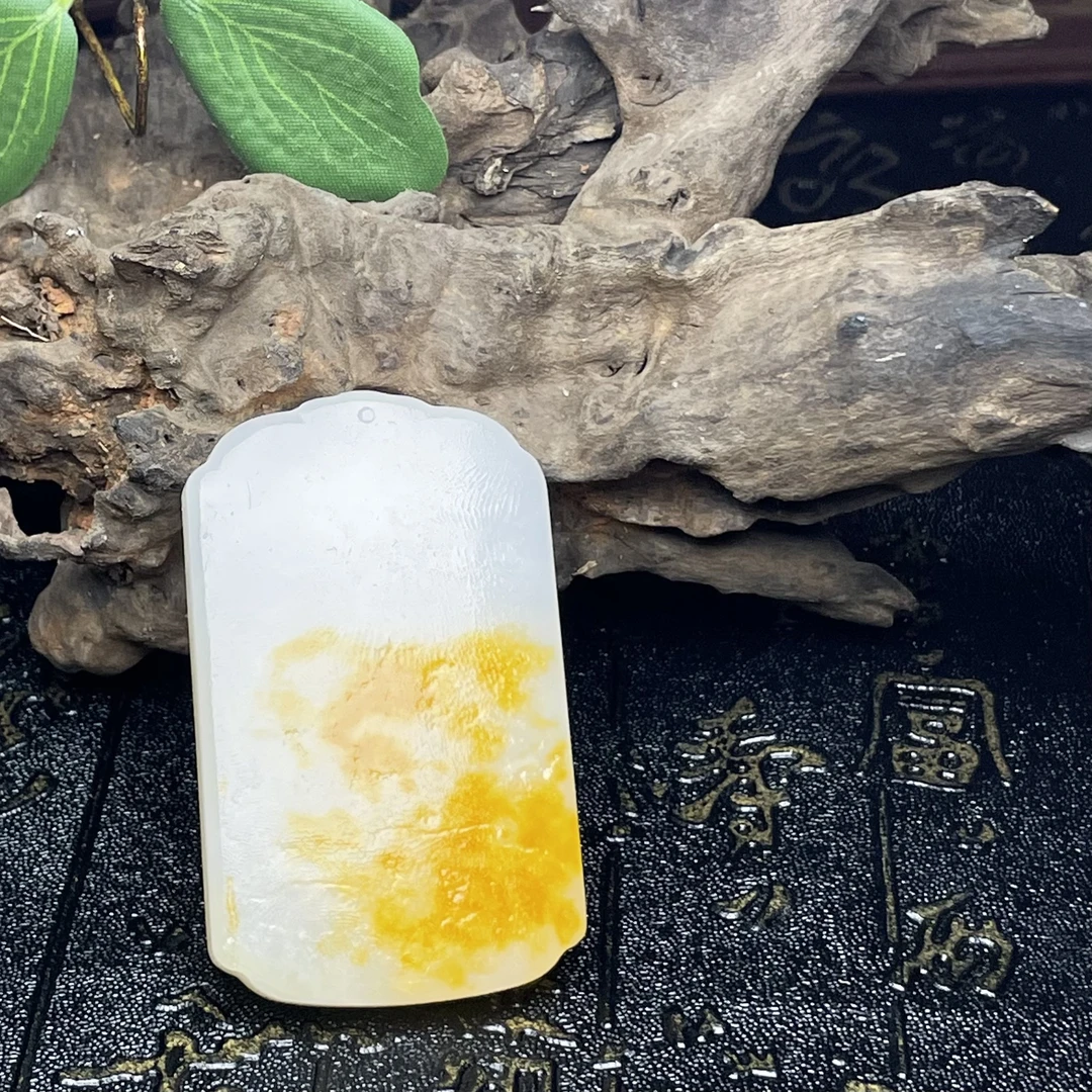 新疆和田玉无事牌挂件马玉牌子吊坠红皮白玉独籽大开门