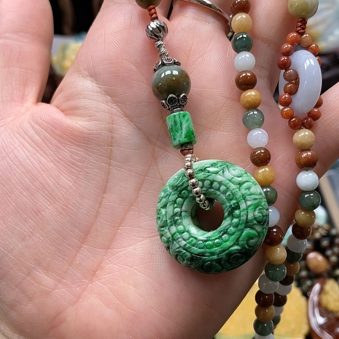 翡翠颈饰未镶嵌翡翠