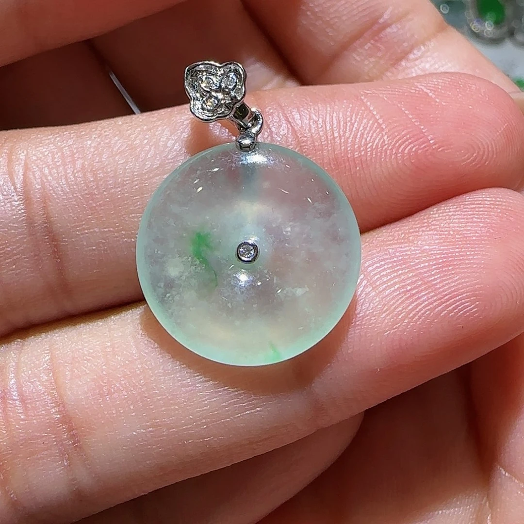 【闪购商品】颈饰18K金镶嵌翡翠天然