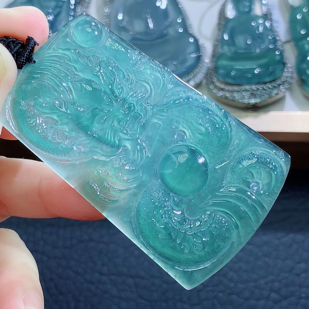 翡翠挂件未镶嵌翡翠