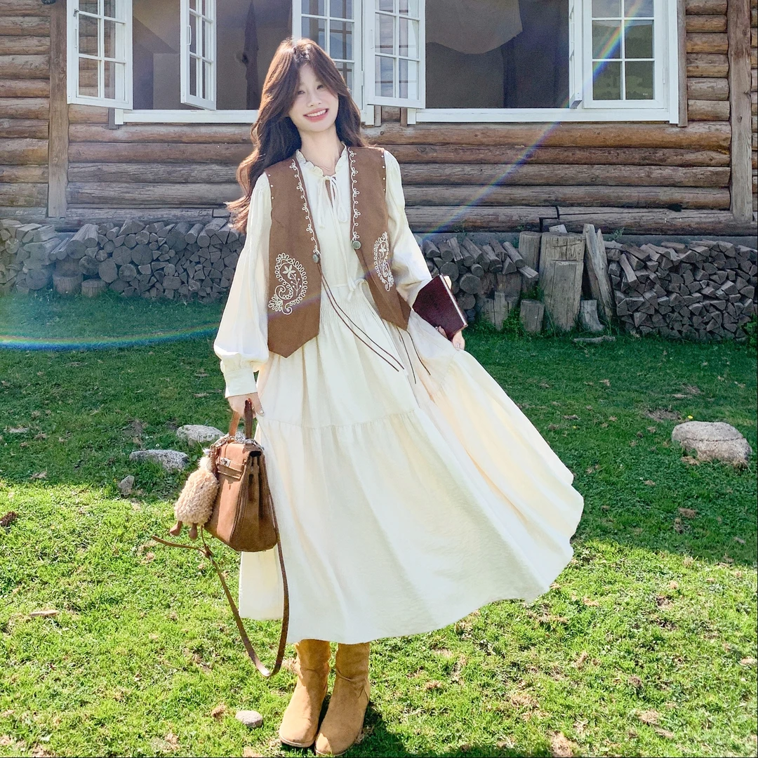 设计感刺绣马甲气质两件套女秋季2025新款简单大方流行爆款显瘦