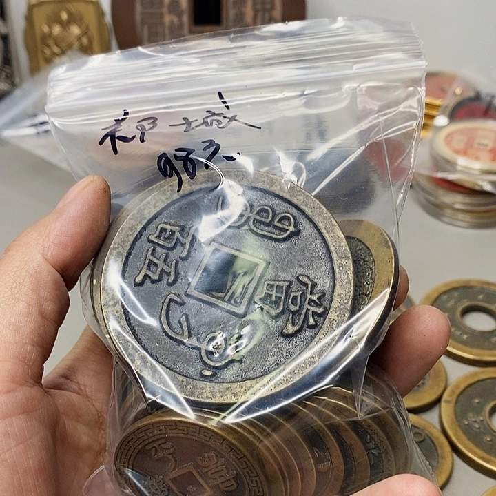 郑***城铜现代仿制工艺文创铜币