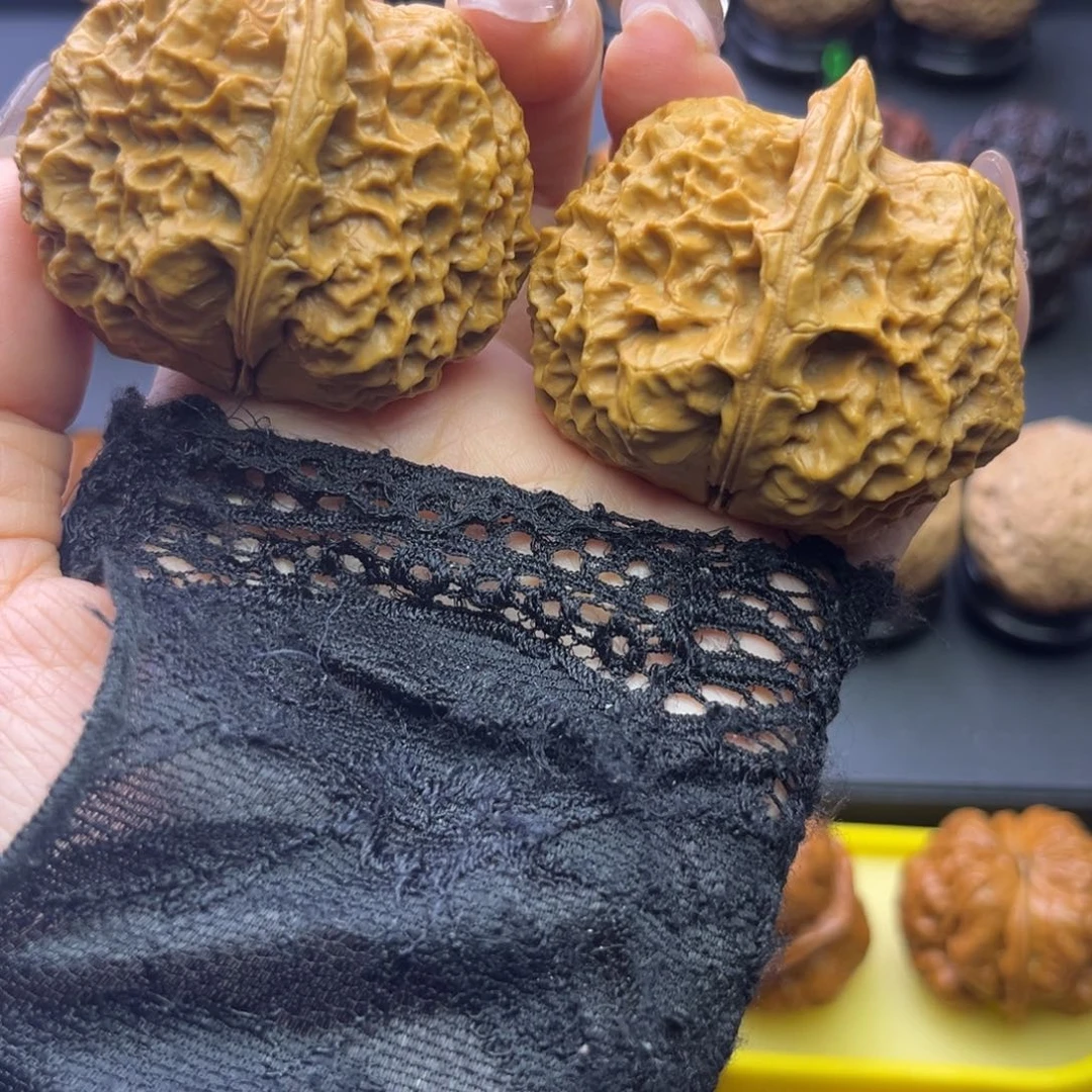 文玩核桃吊坠麒麟纹