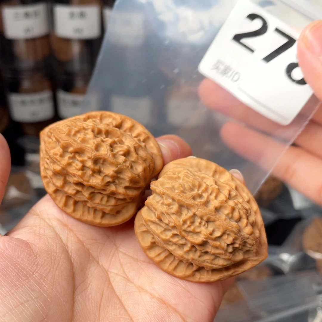 文玩核桃把件38.5金牛