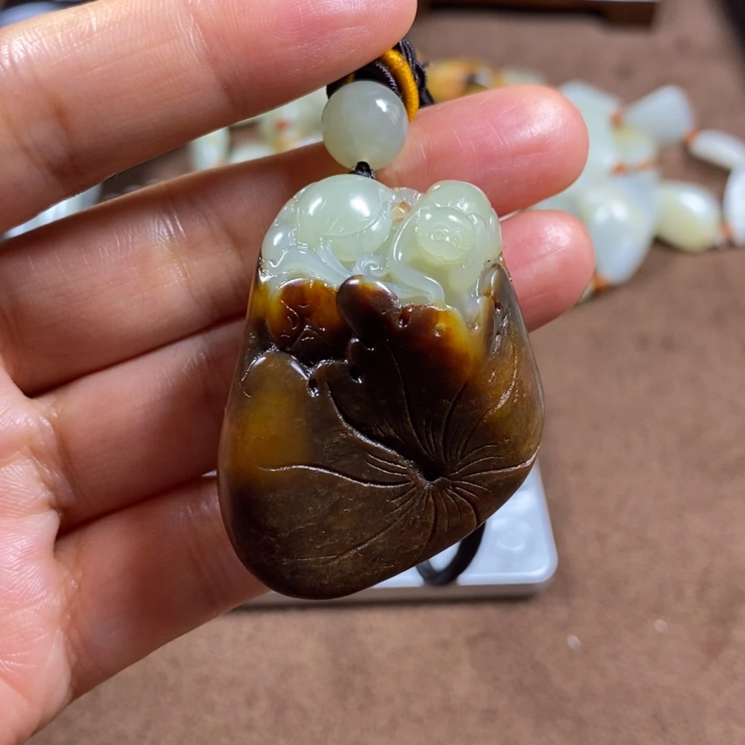 圆***和田玉未镶嵌挂件