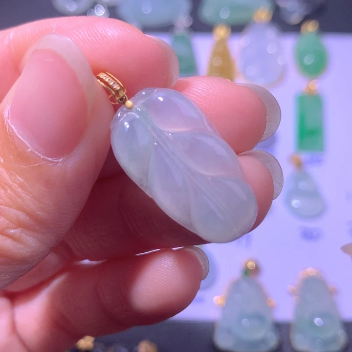 颈饰18K金镶嵌翡翠翡翠