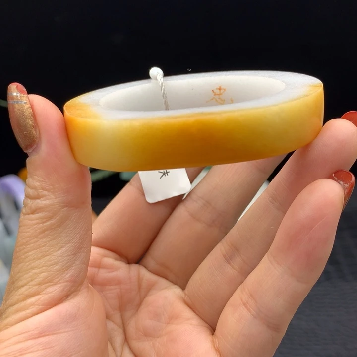 定制翡翠未镶嵌翡翠手镯