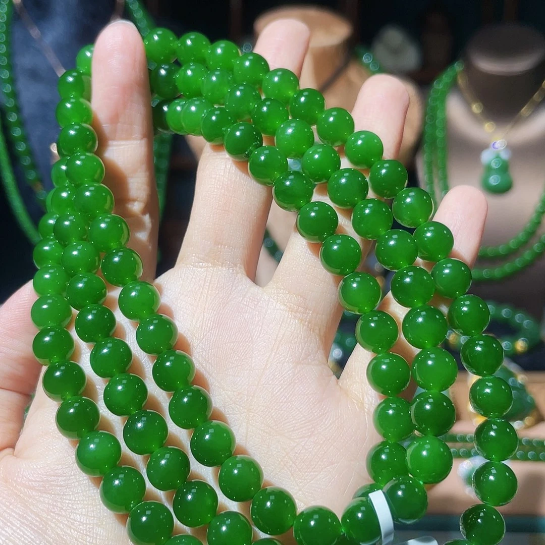 颈饰18K金镶嵌和田玉（碧玉）