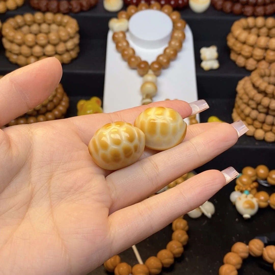 笨****猴头核桃吊坠富甲2个