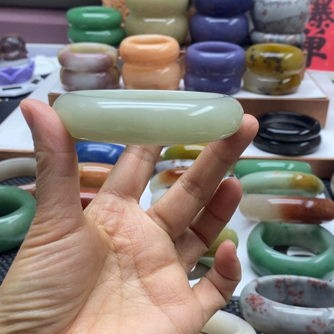 石英岩玉未镶嵌手镯