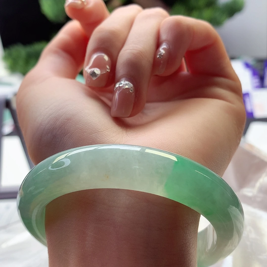 翡翠手镯未镶嵌天然翡翠57-58冰飘果绿