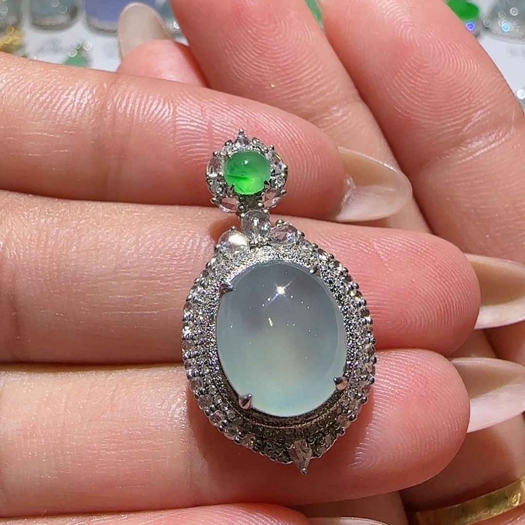 【闪购商品】颈饰18K金镶嵌翡翠天然