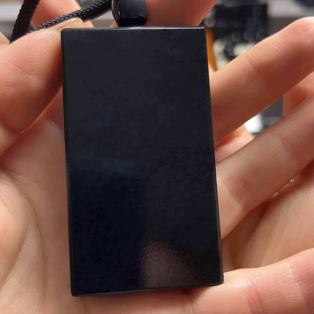 和田玉（墨玉）未镶嵌颈饰?****柔47钢板93克左右