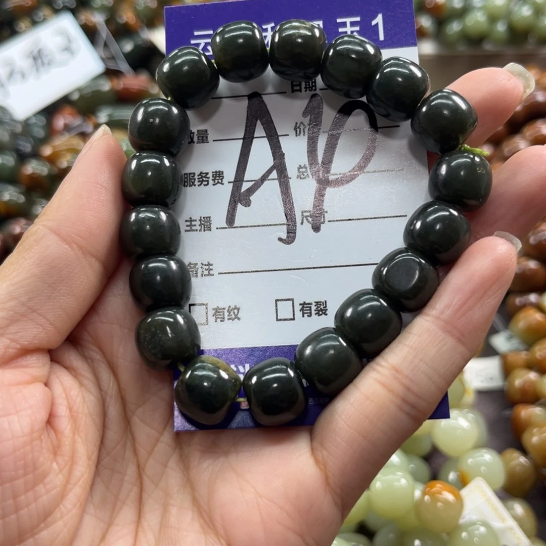 未镶嵌手链透闪石质玉人****儿有瑕