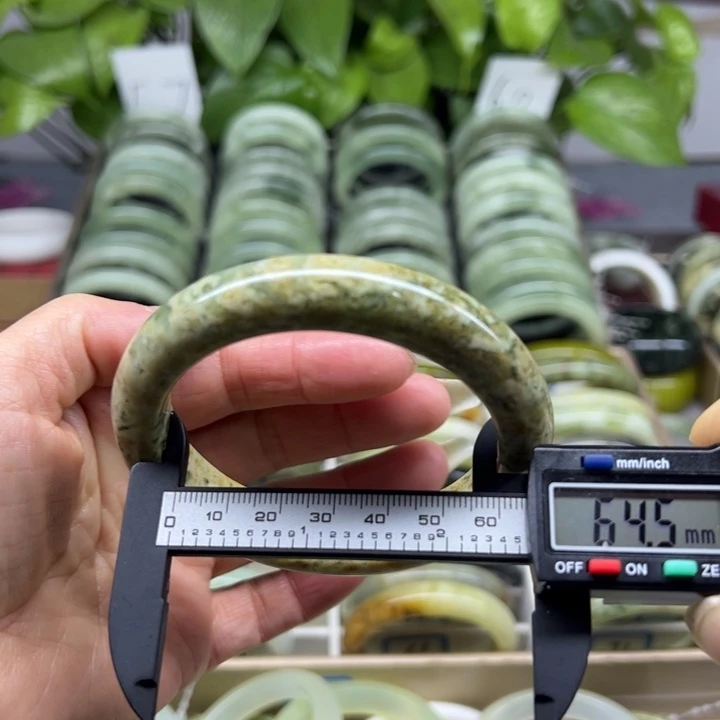 蛇纹石玉未镶嵌手镯70