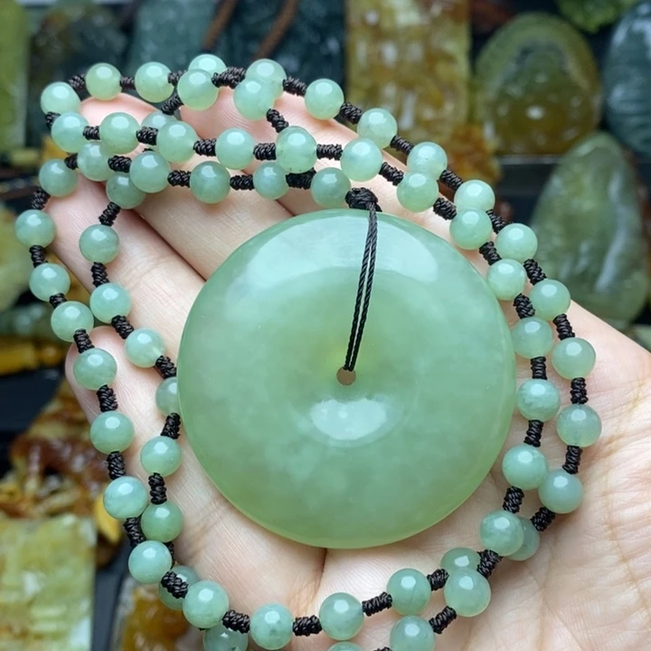 蛇纹石玉未镶嵌颈饰