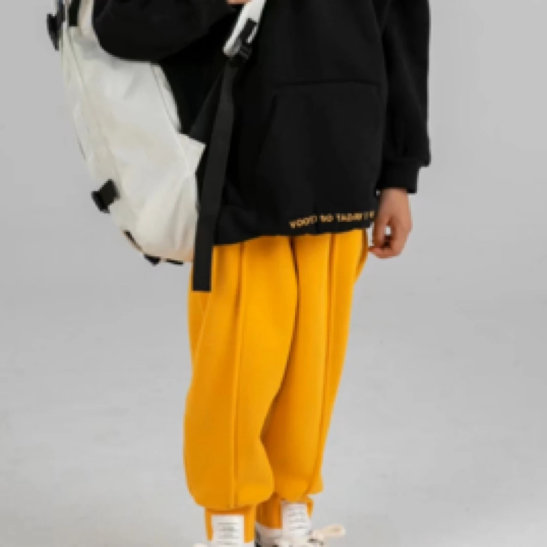 【编号Q345】241381443-04-儿童脚口带标休闲裤黄色-VOOTOO