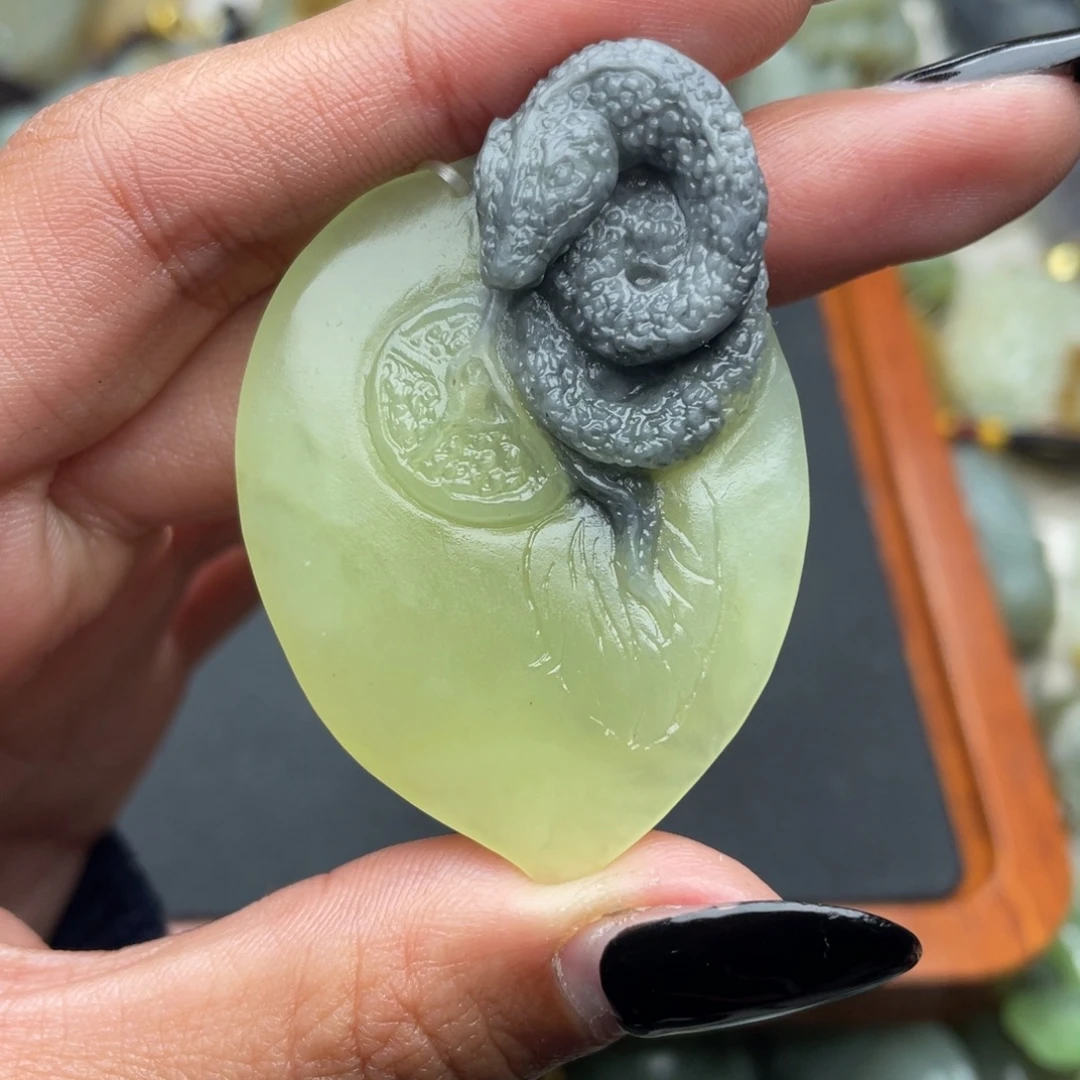 雨***夜和田玉未镶嵌颈饰