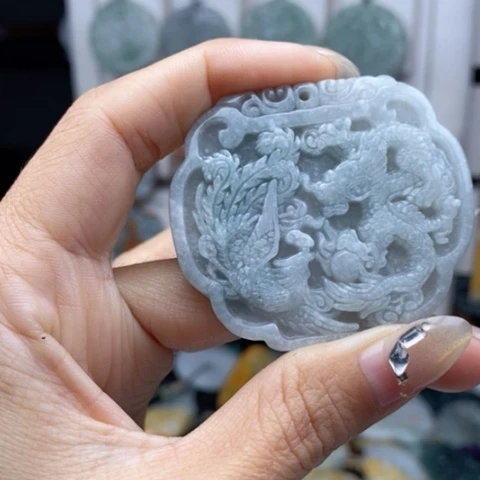 翡翠颈饰未镶嵌翡翠