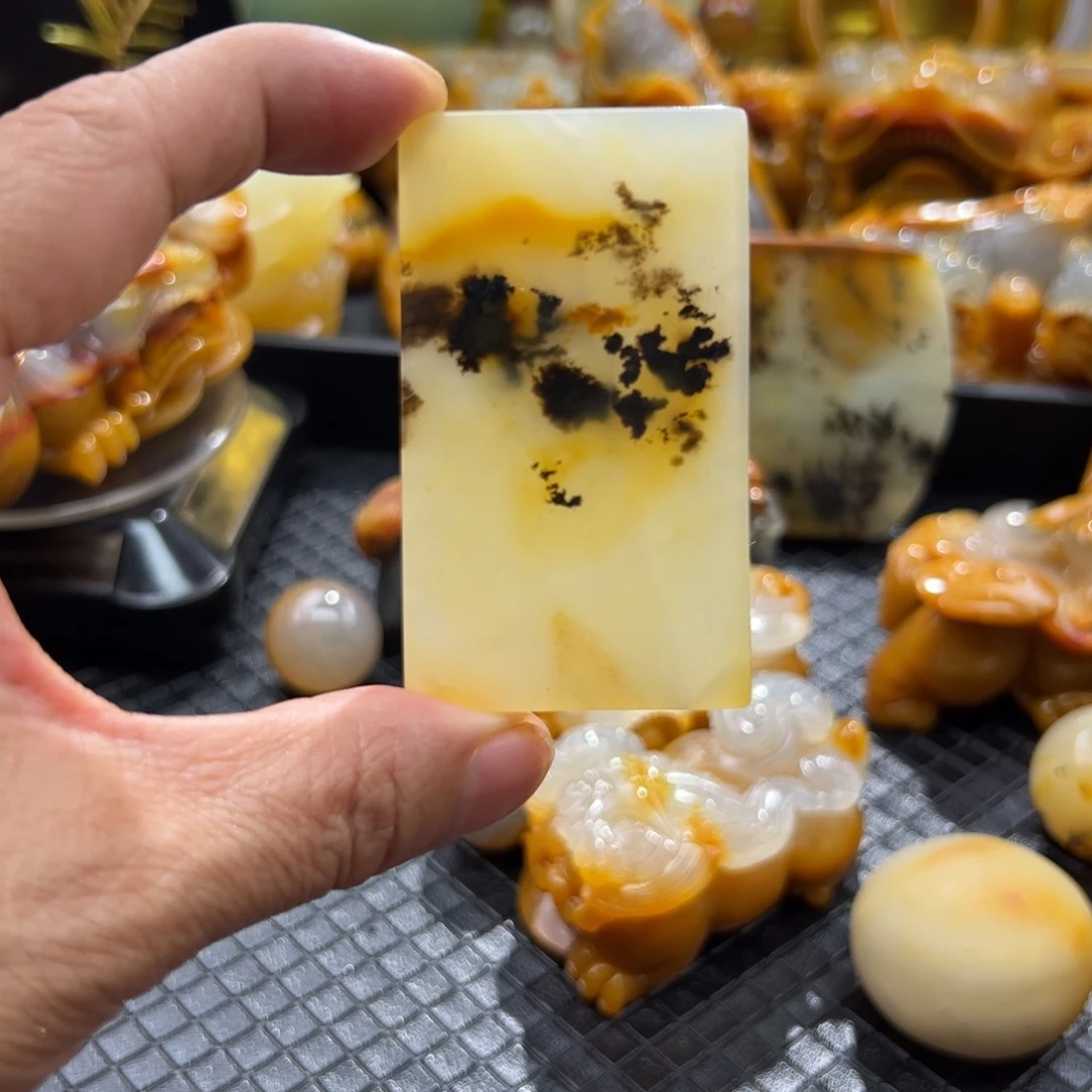 石英质玉未镶嵌颈饰