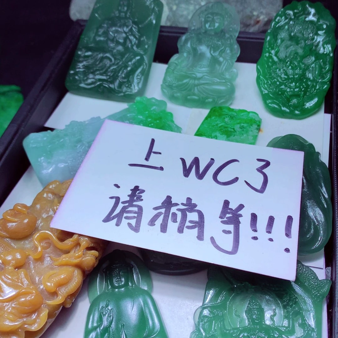 p****定制翡翠未镶嵌天然翡翠A货毛货挂件