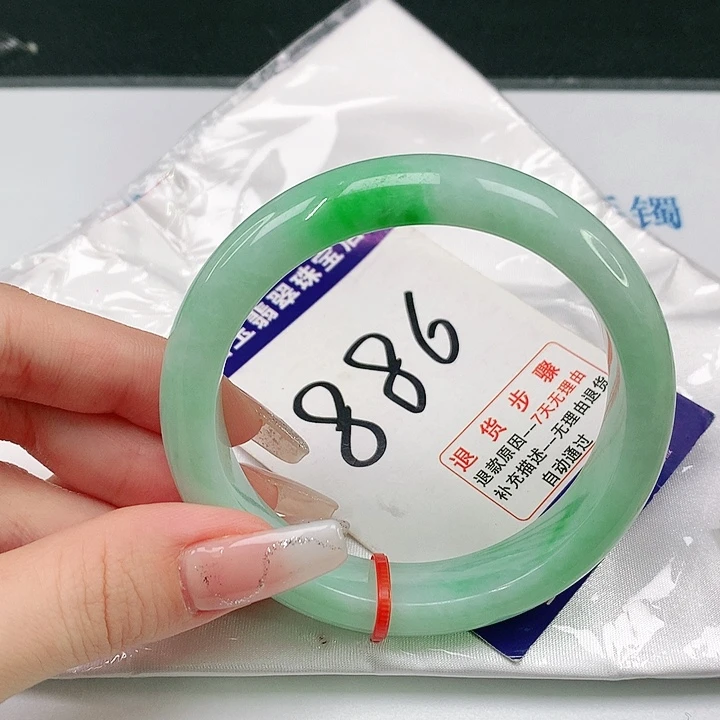 翡翠手镯未镶嵌翡翠手镯